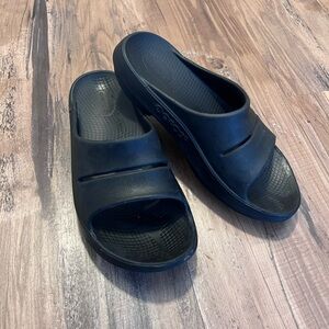 OOFOS Men's Black Slide Sandals
